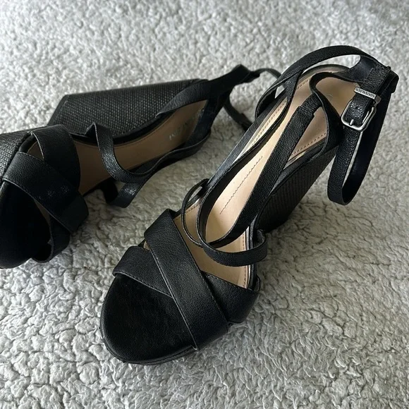 Gianni Bini Women's 10M Ankle Strap Platform Wedge Espadrille Sandals Black - Picture 8 of 10